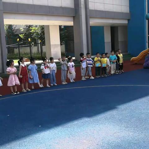 我投我快乐——记高桥幼儿园中班组投掷技能活动