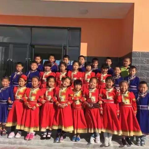 巴彦呼舒第八小学三年一班开学德育第一课主题班会