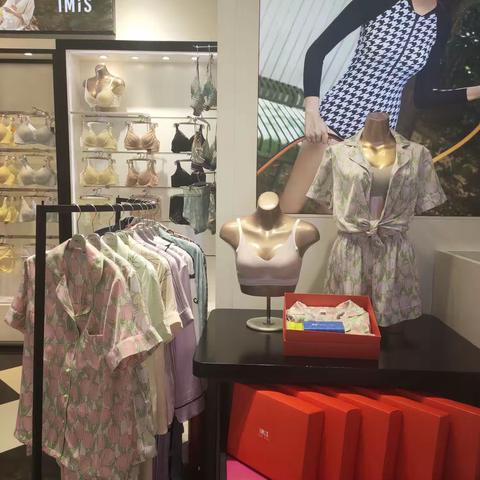 IM北汇店18周年陈列