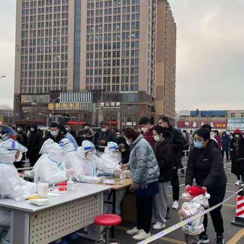 下沉社区一线 牢筑“抗疫第一道防线”——区体育事业发展中心党员干部下沉社区工作