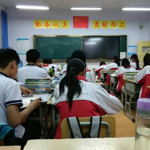 海岱学校倡议家长进课堂关注孩子的学习情况