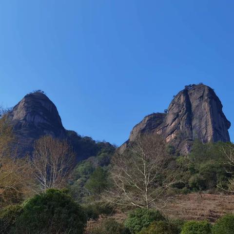 突兀险峻☞☞七星岩