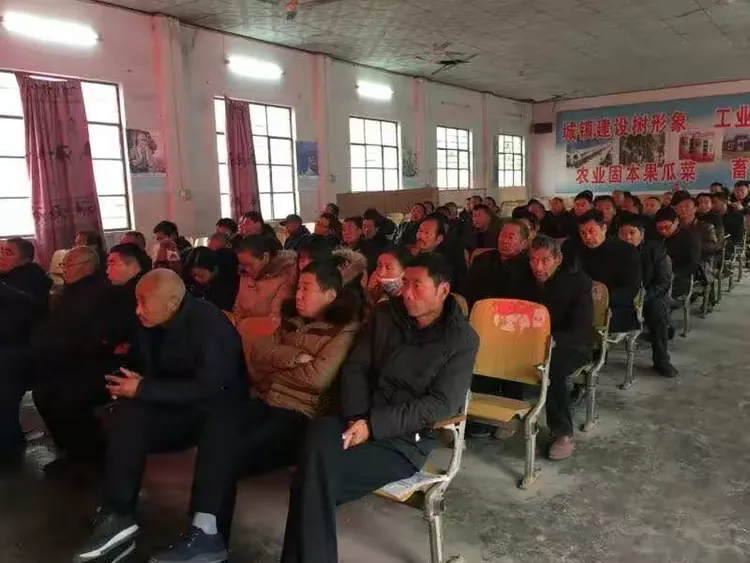 白潭镇集中学习贯彻党的十九届四中全会精神