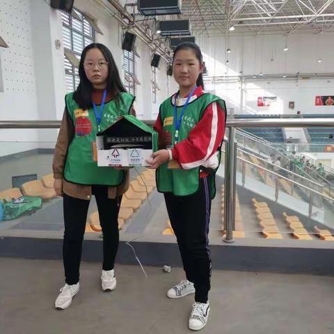 我们的作品智能垃圾箱