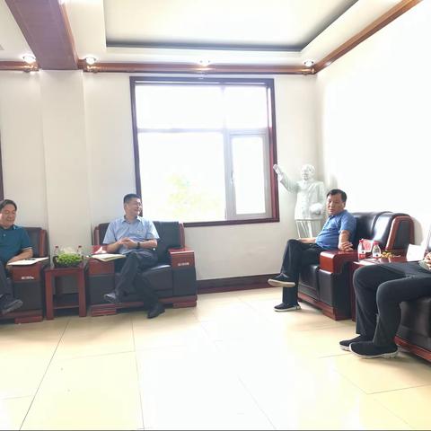 郏县广天村镇银行与王集乡政府开展党建联学活动