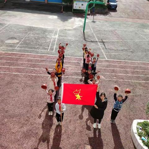 巫山县新坪小学开展“播种希望，筑梦未来”植树节活动