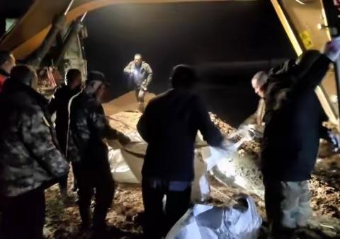 防洪刻不容缓，英雄不在远方我的队友是雷锋！