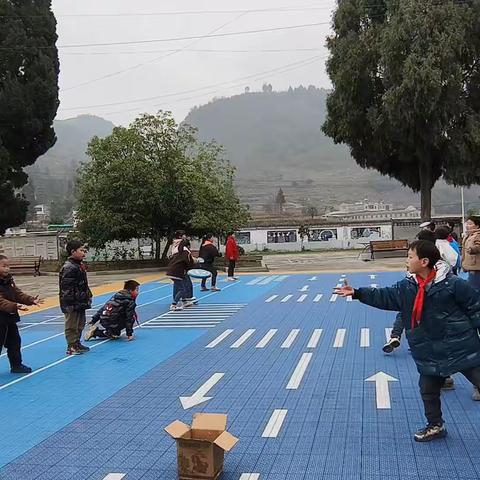 后川小学萌萌小行之家体育课——飞盘运动