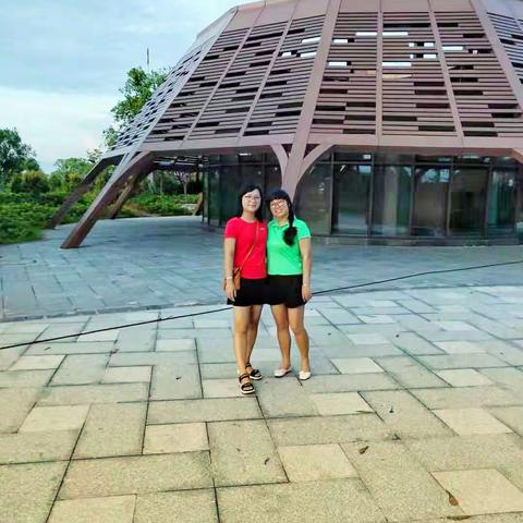 夜暮下的滨海公园