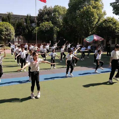 激情舞生命，青春吐芳华—程岗小学青春健美操社团展演圆满落幕