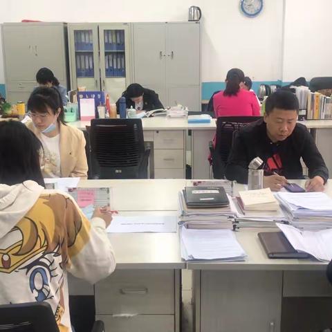 线上线下巧衔接 全力以“复”谱新篇——腾鳌实验学校小学部召开线上线下教学衔接研讨会