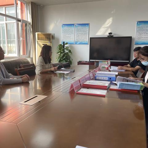 邯郸市劳动教育示范校评审小组对学校劳动示范校申报材料进行审查