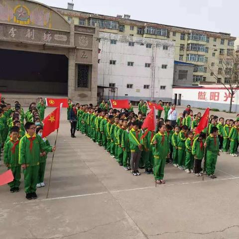 童心向党庆百年，争做新时代好队员——鸣李小学举行一年级新队员入队仪式