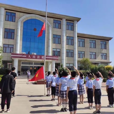 参观法治教育基地，争做守法好少年——老城镇中心小学走进老城法庭法治教育基地六一活动