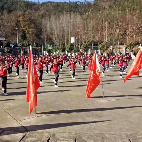 毛堂乡第一中心小学课间韵律操及话题讨论活动展示