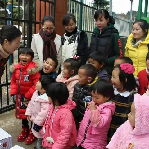 心系山区 寒冬暖心――记玉溪市二幼山水园区爱心捐赠活动