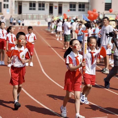 雏鹰展翅，翱翔蓝天——记囿山小学308班秋季运动会