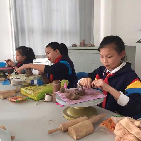 小小陶艺家——记大同市实验小学陶艺社团