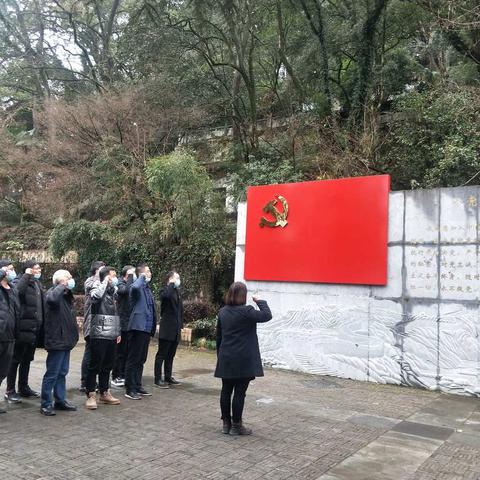 走革命圣地，悟红色精神——柯城区沟溪小学党支部开展“身份与职责，融合中践行”主题党日活动