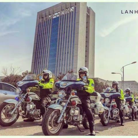 【凝心聚力再出发 交警创城在行动】让道路更通畅 让出行更文明（二）