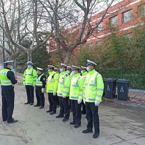 交警大队特勤中队持续做好实验小学周边拥堵路段交通秩序