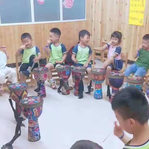 乐天天幼儿园特色课程之一非洲鼓