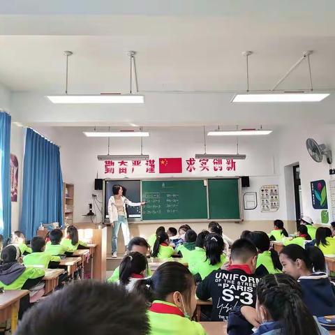 【五一路小学时讯】教研之风入课堂，观摩听课促成长——五一路小学数学教研活动