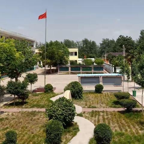 加强常规管理，共建和谐校园        ——老冢一中分级段召开教师会，学困生座谈会。