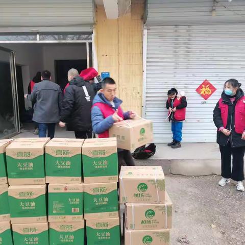 天寒地冻无所惧，人间有爱慰孤老