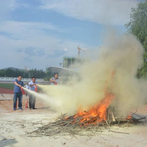 安全生产月——安泽一中师生消防灭火演练