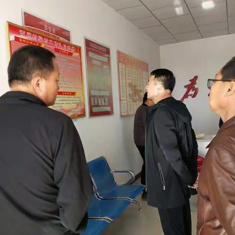 书记的足迹遍及每一个贫困村。在隆盛合镇合同村