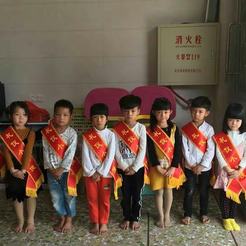 蓓蕾幼儿园“大手牵小手，欢乐庆重阳”亲子活动，祝爷爷奶奶节日快乐，健康长寿！