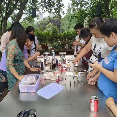 陕西省蔚蓝爱心教育促进会[百万家庭幸福计划]9月28日（周一）公益沙龙：制作属于自己独一无二的口红！