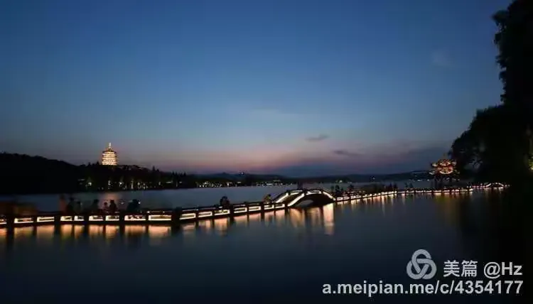 夜泛西湖