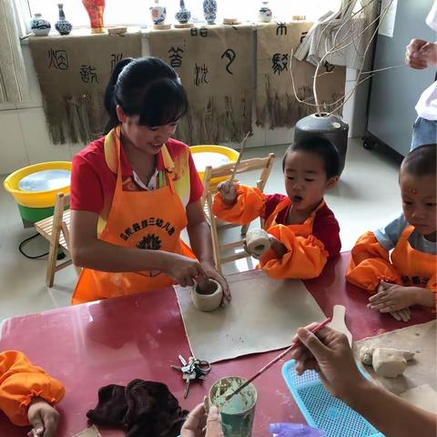 瓜州县第三幼儿园小一班：亲子陶艺活动