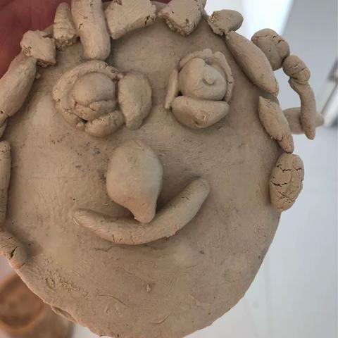 瓜州县第三幼儿园中一班小朋友陶艺作品：我自己