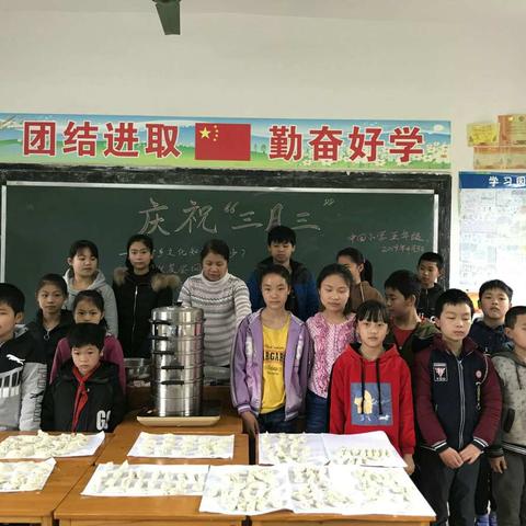 中回小学庆祝“壮族三月三”活动