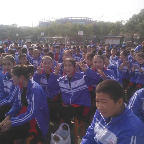 望远中学九（4）班的同学们