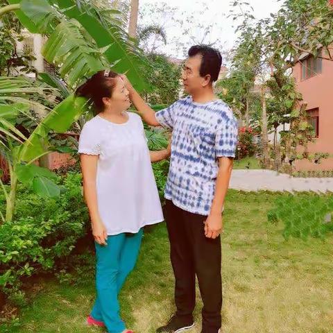 王伟高莹心相印手牵手