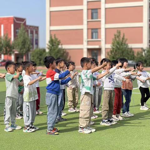 尚堂镇中心幼儿园大靳分园。 我运动我快乐，体智能训练课！！！