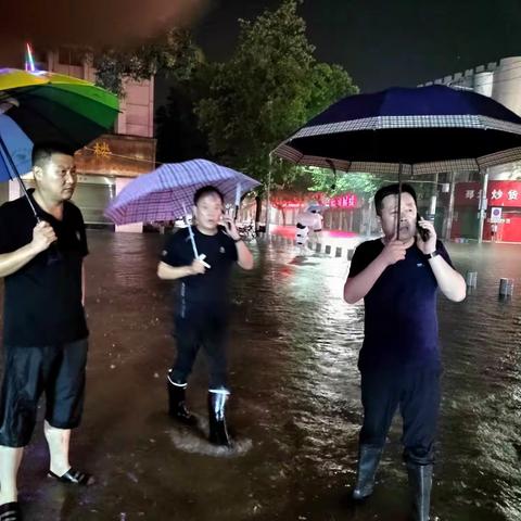 暴雨过后，城管在行动！！！