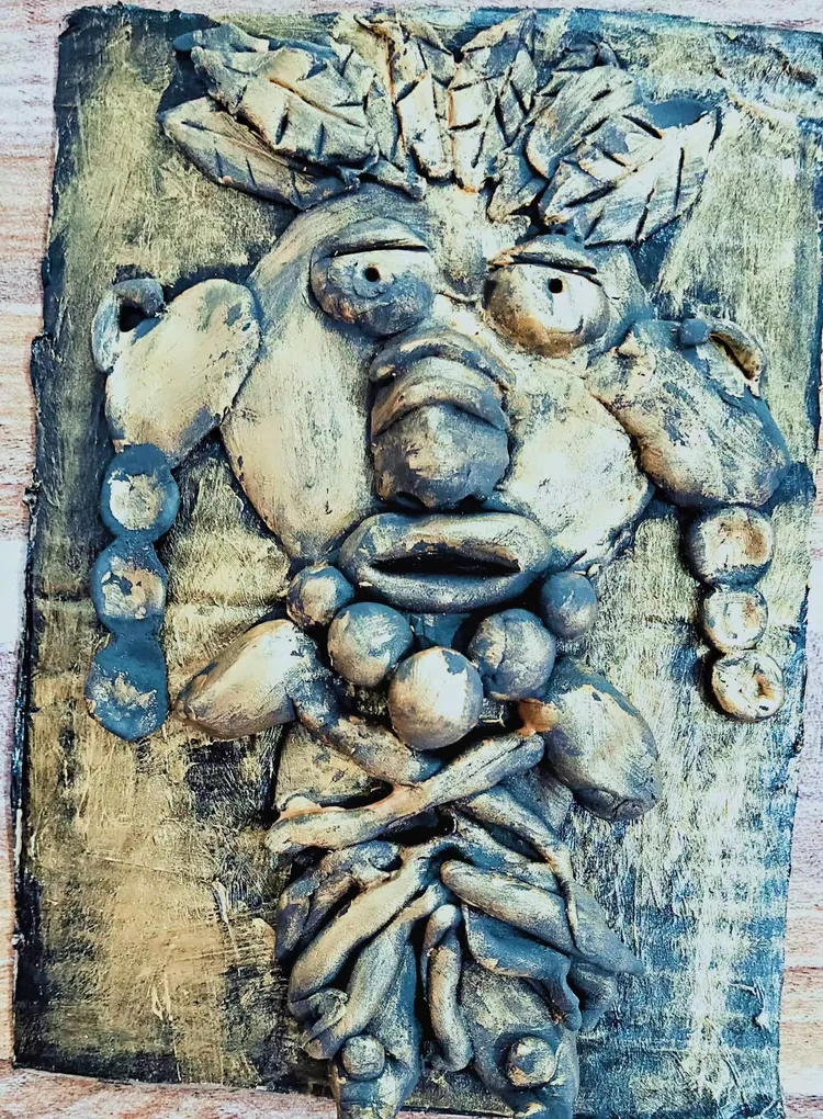 2019年7月10日美术课之金色丙烯轻粘土画