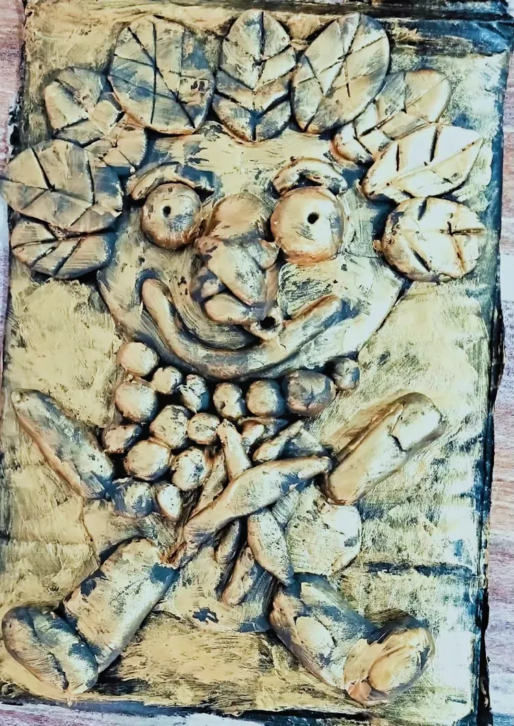 2019年7月10日美术课之金色丙烯轻粘土画