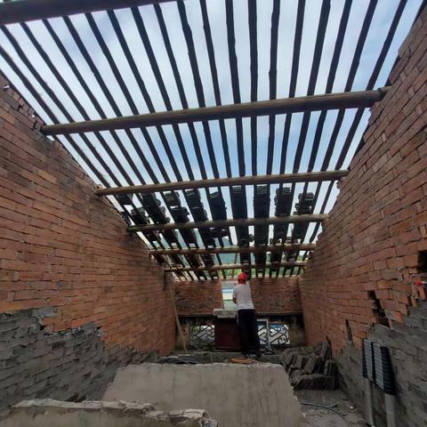 【仰义中队】拆除顶层加高违建，及时消除安全隐患