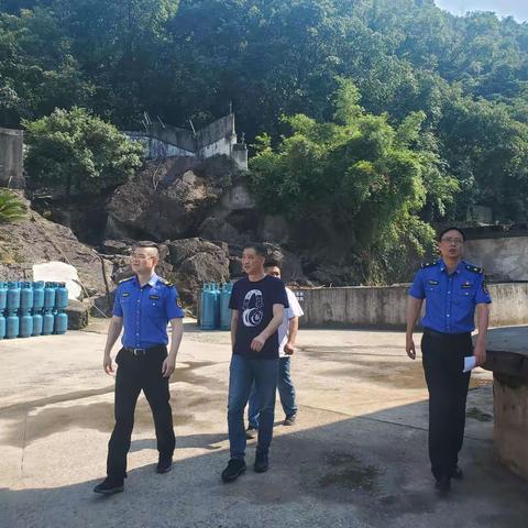 【仰义中队】局党组成员、副局长谢忠祥督察仰义中队企业与燃气安全生产工作