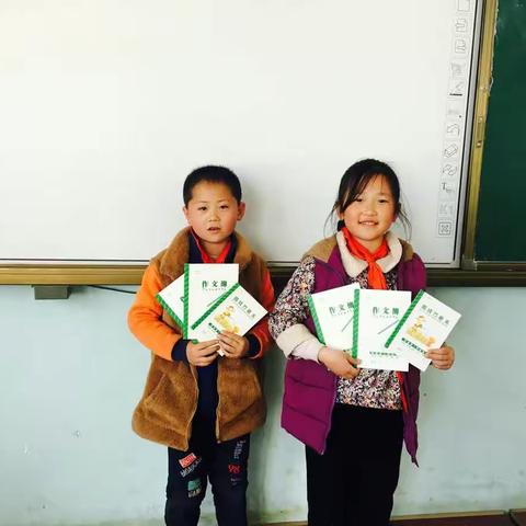 光彩二年级朗诵比赛