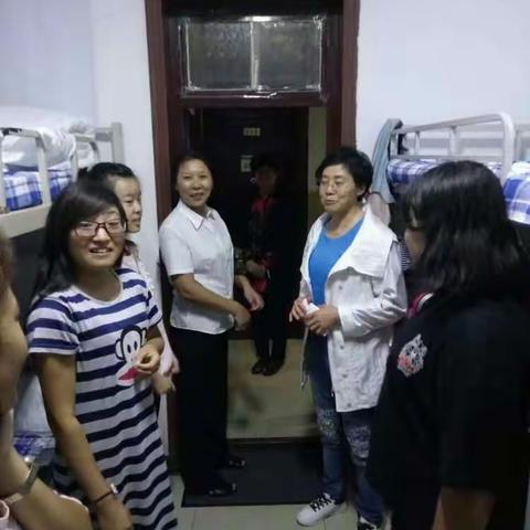 医药分院迎新生-爱的传递