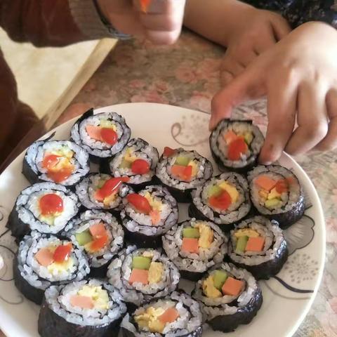 大家好！我是池阳小学三年级二班的王梓皓，我正在参加池阳小学寒假“微实践，做中学”活动之“美食美味我”