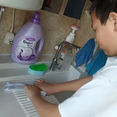 关爱学生   幸福成长    磁县第三实验学校五(4)班劳动实践