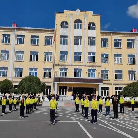 爱满中秋 勿忘师恩——横道河子镇中心学校“双节”庆祝活动